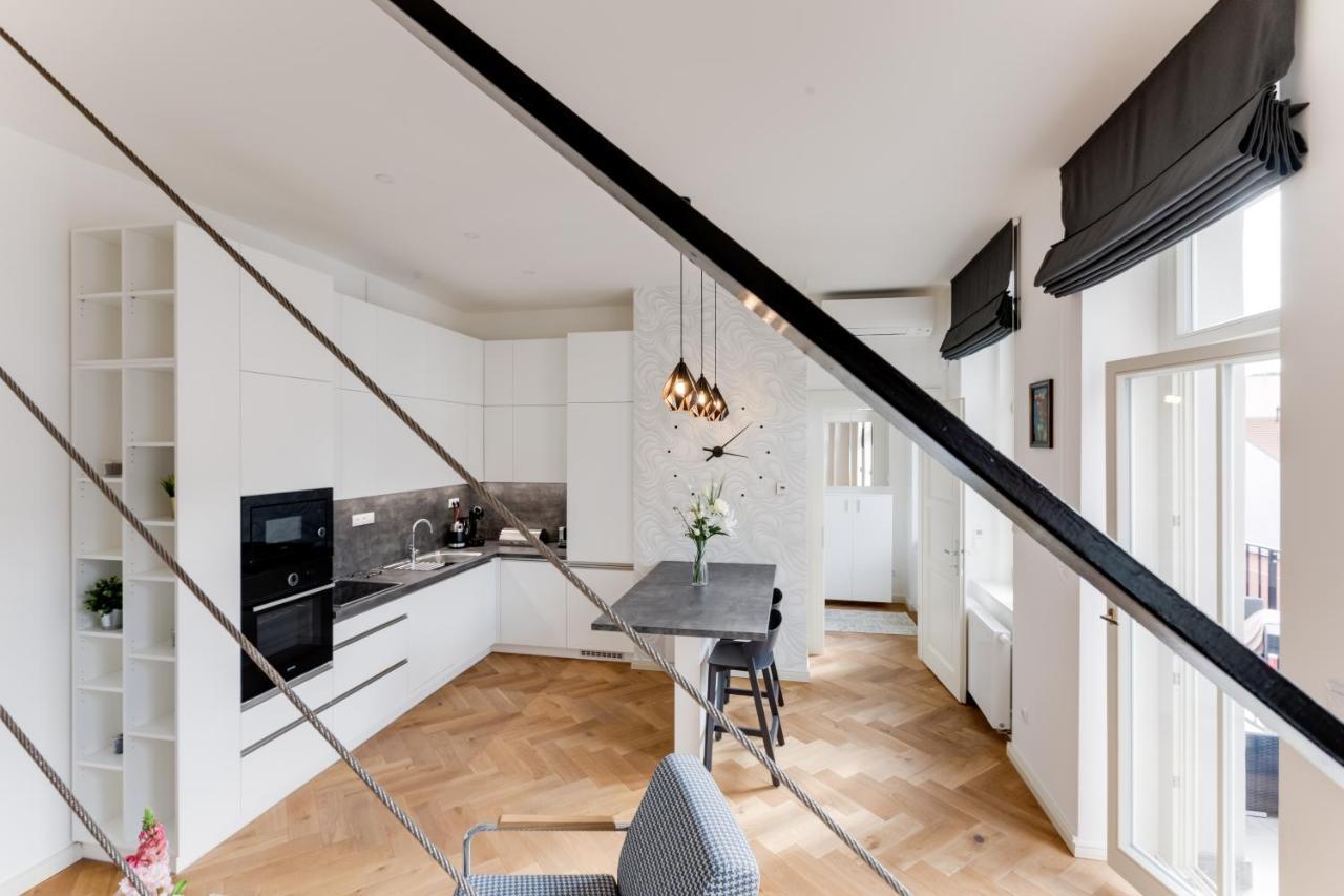 Andel Design Duplex, Ac, Garage Apartamento